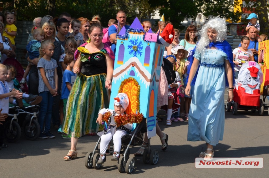 ÐÐ° Ð¿Ð°ÑÐ°Ð´Ðµ ÐºÐ°ÑÐ°Ð¿ÑÐ·Ð¾Ð² ÑÐµÐ¼ÑÐ¸ Ð½Ð¸ÐºÐ¾Ð»Ð°ÐµÐ²ÑÐµÐ² Ð²Ð½Ð¾Ð²Ñ Ð±Ð»ÐµÑÐ½ÑÐ»Ð¸ ÐºÑÐµÐ°ÑÐ¸Ð²Ð¾Ð¼