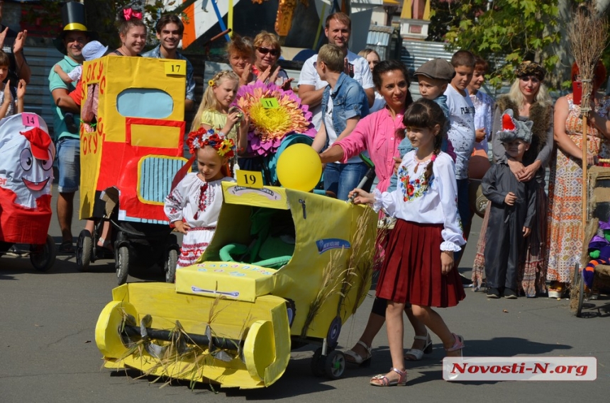 ÐÐ° Ð¿Ð°ÑÐ°Ð´Ðµ ÐºÐ°ÑÐ°Ð¿ÑÐ·Ð¾Ð² ÑÐµÐ¼ÑÐ¸ Ð½Ð¸ÐºÐ¾Ð»Ð°ÐµÐ²ÑÐµÐ² Ð²Ð½Ð¾Ð²Ñ Ð±Ð»ÐµÑÐ½ÑÐ»Ð¸ ÐºÑÐµÐ°ÑÐ¸Ð²Ð¾Ð¼