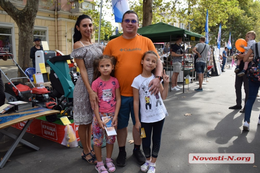 Как мэр Сенкевич в День города гулял по главной улице Николаева. ФОТОРЕПОРТАЖ