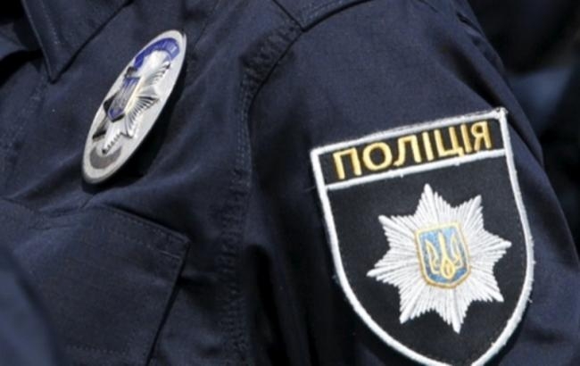 Украинские патрульные поддержали мировой флешмоб «Содержимое полицейской машины». Фото