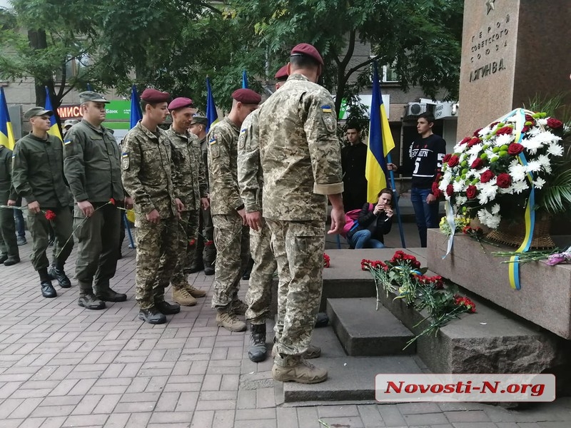 Ð ÐÐ¸ÐºÐ¾Ð»Ð°ÐµÐ²Ðµ ÐºÐ¾ Ð´Ð½Ñ Ð¿Ð°ÑÑÐ¸Ð·Ð°Ð½ÑÐºÐ¾Ð¹ ÑÐ»Ð°Ð²Ñ Ð²Ð¾Ð·Ð»Ð¾Ð¶Ð¸Ð»Ð¸ ÑÐ²ÐµÑÑ Ðº Ð¿Ð°Ð¼ÑÑÐ½Ð¸ÐºÑ ÐÑÐ³Ð¸Ð½Ñ