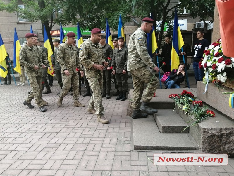 Ð ÐÐ¸ÐºÐ¾Ð»Ð°ÐµÐ²Ðµ ÐºÐ¾ Ð´Ð½Ñ Ð¿Ð°ÑÑÐ¸Ð·Ð°Ð½ÑÐºÐ¾Ð¹ ÑÐ»Ð°Ð²Ñ Ð²Ð¾Ð·Ð»Ð¾Ð¶Ð¸Ð»Ð¸ ÑÐ²ÐµÑÑ Ðº Ð¿Ð°Ð¼ÑÑÐ½Ð¸ÐºÑ ÐÑÐ³Ð¸Ð½Ñ