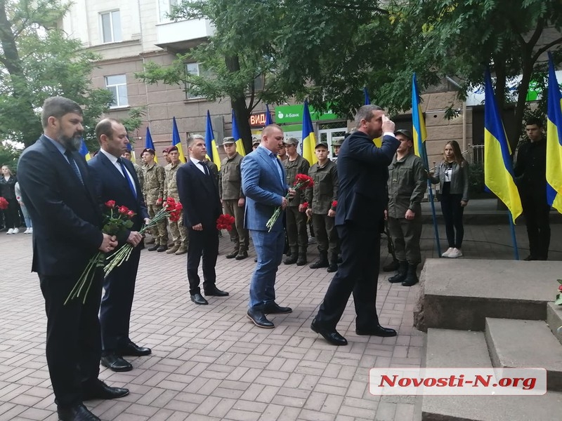 Ð ÐÐ¸ÐºÐ¾Ð»Ð°ÐµÐ²Ðµ ÐºÐ¾ Ð´Ð½Ñ Ð¿Ð°ÑÑÐ¸Ð·Ð°Ð½ÑÐºÐ¾Ð¹ ÑÐ»Ð°Ð²Ñ Ð²Ð¾Ð·Ð»Ð¾Ð¶Ð¸Ð»Ð¸ ÑÐ²ÐµÑÑ Ðº Ð¿Ð°Ð¼ÑÑÐ½Ð¸ÐºÑ ÐÑÐ³Ð¸Ð½Ñ