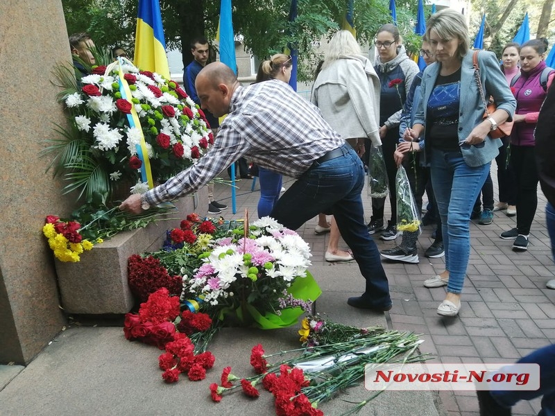 Ð ÐÐ¸ÐºÐ¾Ð»Ð°ÐµÐ²Ðµ ÐºÐ¾ Ð´Ð½Ñ Ð¿Ð°ÑÑÐ¸Ð·Ð°Ð½ÑÐºÐ¾Ð¹ ÑÐ»Ð°Ð²Ñ Ð²Ð¾Ð·Ð»Ð¾Ð¶Ð¸Ð»Ð¸ ÑÐ²ÐµÑÑ Ðº Ð¿Ð°Ð¼ÑÑÐ½Ð¸ÐºÑ ÐÑÐ³Ð¸Ð½Ñ