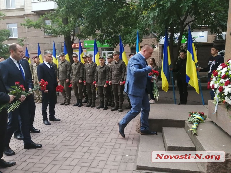 Ð ÐÐ¸ÐºÐ¾Ð»Ð°ÐµÐ²Ðµ ÐºÐ¾ Ð´Ð½Ñ Ð¿Ð°ÑÑÐ¸Ð·Ð°Ð½ÑÐºÐ¾Ð¹ ÑÐ»Ð°Ð²Ñ Ð²Ð¾Ð·Ð»Ð¾Ð¶Ð¸Ð»Ð¸ ÑÐ²ÐµÑÑ Ðº Ð¿Ð°Ð¼ÑÑÐ½Ð¸ÐºÑ ÐÑÐ³Ð¸Ð½Ñ