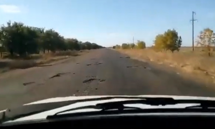 В сети показали «убитую» дорогу на Очаков. ВИДЕО