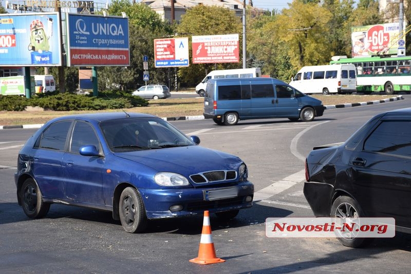 В Николаеве из-за выбежавшего на дорогу пешехода столкнулись Lada и Daewoo