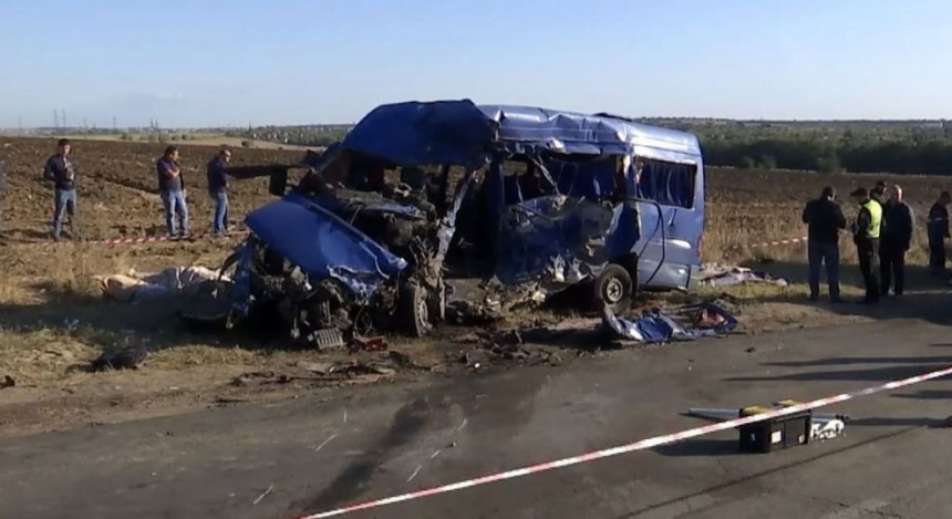 Появилось видео страшной аварии под Одессой, в которой погибли девять человек