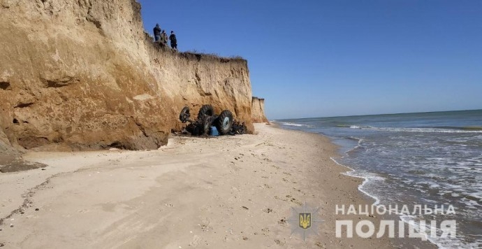 В Одесской области с обрыва упал трактор: погиб водитель