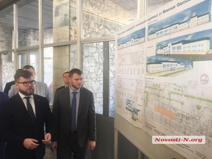 В Николаеве на ж/д вокзале министр инфраструктуры традиционно проверил туалет и пообещал ремонт