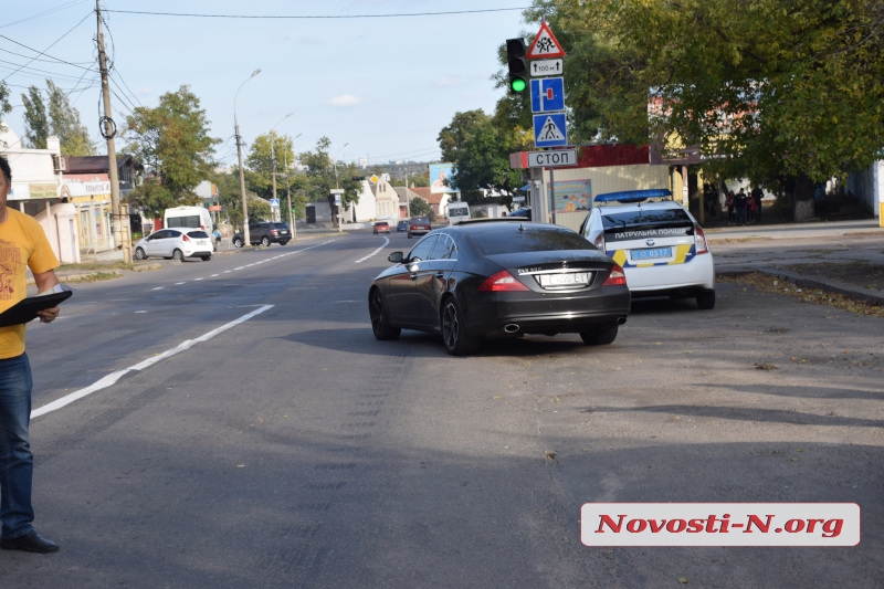 В Варваровке столкнулись фура и «Мерседес» на евробляхах