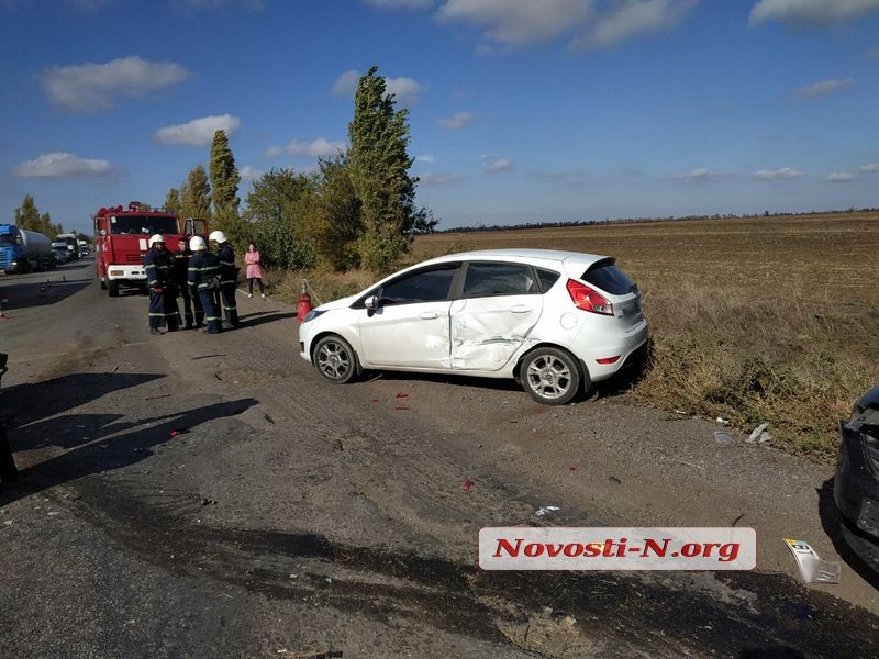Под Николаевом столкнулись три автомобиля — один пострадавший