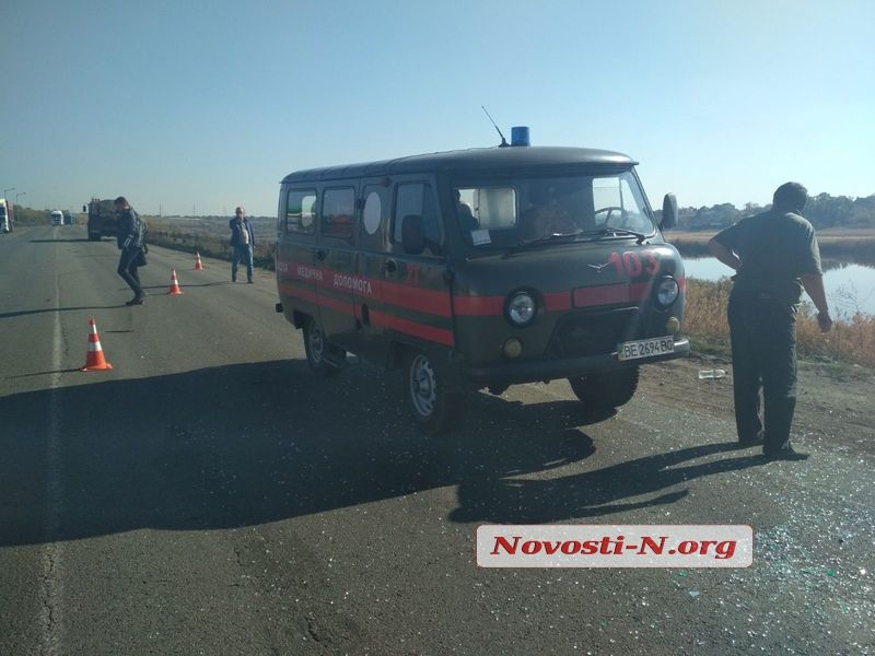 Под Николаевом автобус с военными попал в ДТП с двумя машинами: есть пострадавший