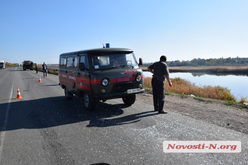 Под Николаевом автобус с военными попал в ДТП с двумя машинами: есть пострадавший