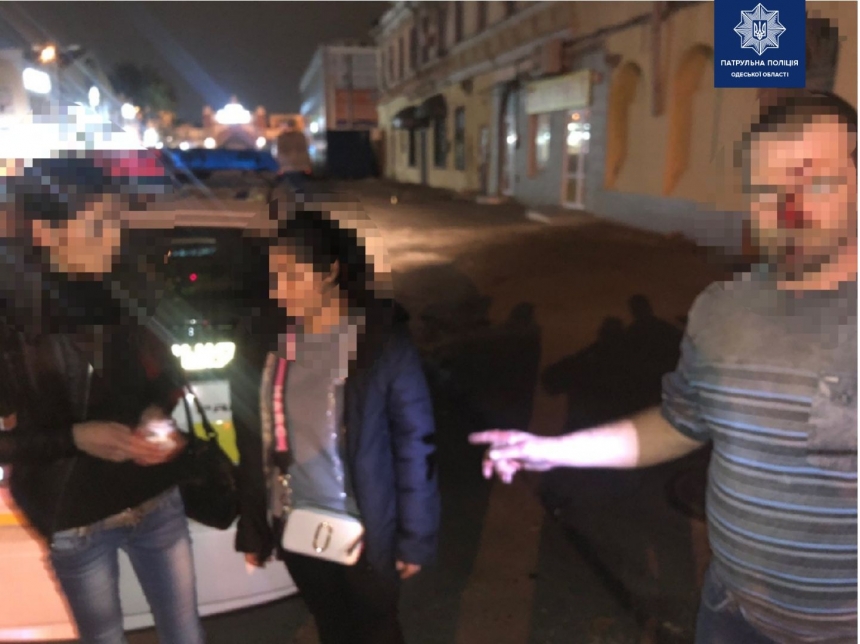 В Одессе задержали двух женщин, избивших и ограбивших мужчину