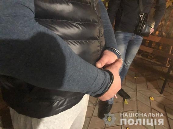 Забрали у бизнесмена авто и были вооружены: подробности задержания вымогателей в Николаеве