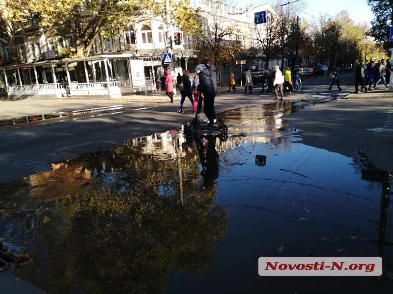 В центр Николаева потоп — улицы заливает чистой водой