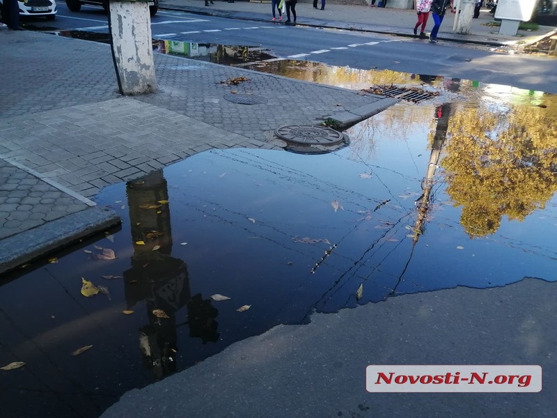 В центр Николаева потоп — улицы заливает чистой водой