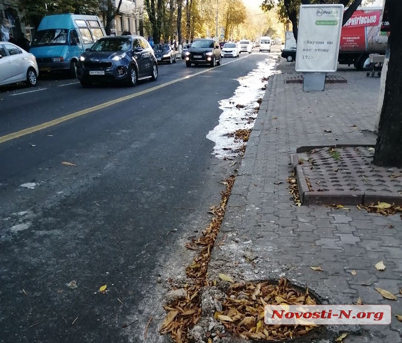 В центр Николаева потоп — улицы заливает чистой водой