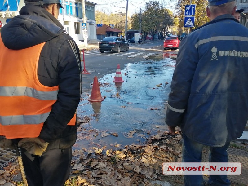 В центр Николаева потоп — улицы заливает чистой водой