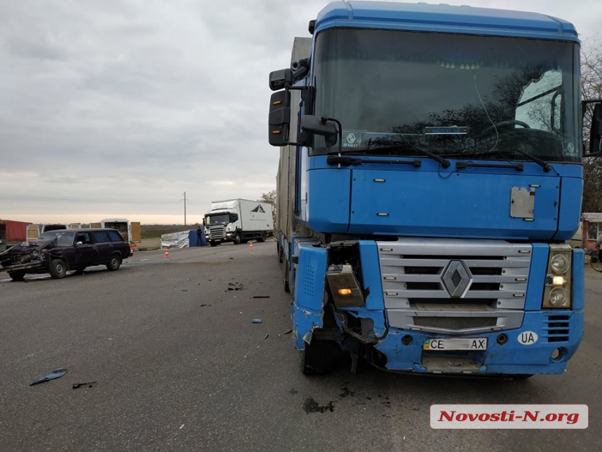 Под Николаевом столкнулись грузовик и «Жигули»: один пострадавший