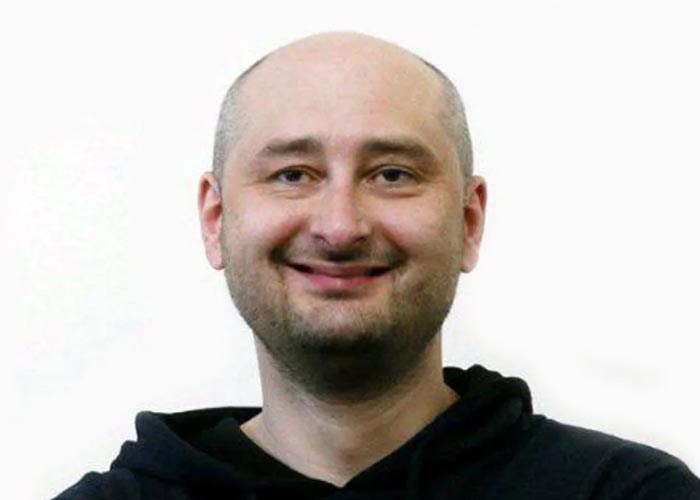 Скандальный журналист Аркадий Бабченко уехал из Украины