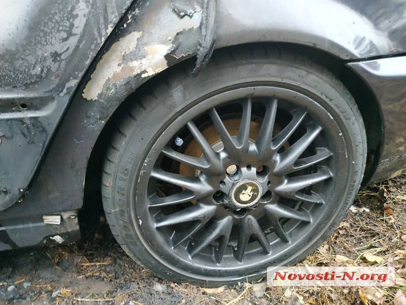 Под Николаевом автомобиль слетел в кювет и загорелся: есть пострадавшие