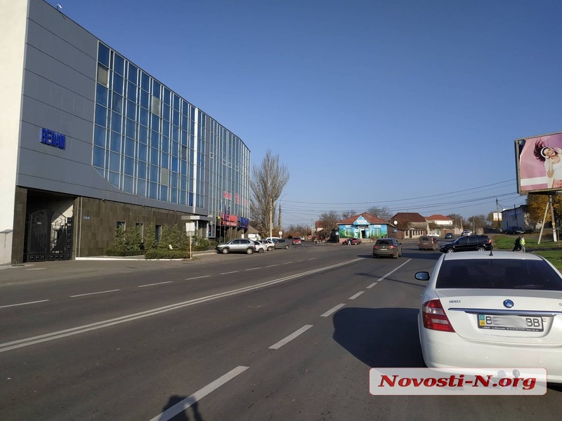 В Николаеве столкнулись микроавтобус и легковушка