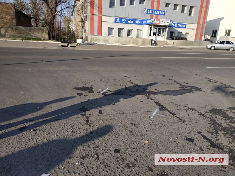В Николаеве столкнулись микроавтобус и легковушка