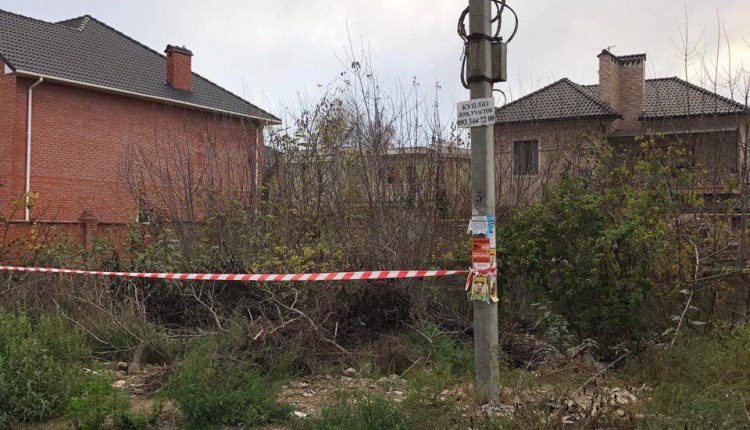 В Одессе на пустыре обнаружили тело задушенной рыжеволосой девушки