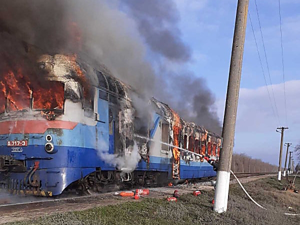 На Николаевщине горел дизельный поезд — вагоны с пассажирами успели отцепить 