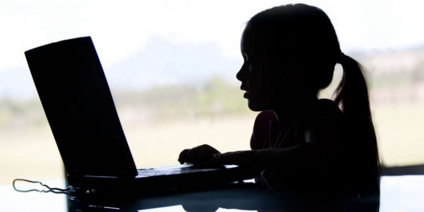 Только один из четырех родителей обеспечивает безопасность ребенка в Интернете - опрос
