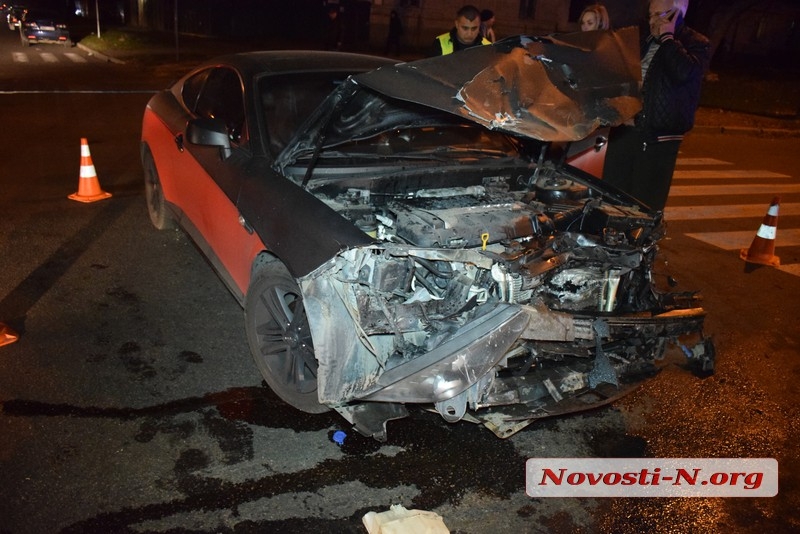 В центре Николаева девушка на Hyundai врезалась в Ford — двое пострадавших