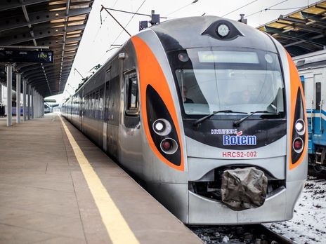 Под Киевом вандалы закидали камнями поезд "Интерсити" из столицы в Одессу