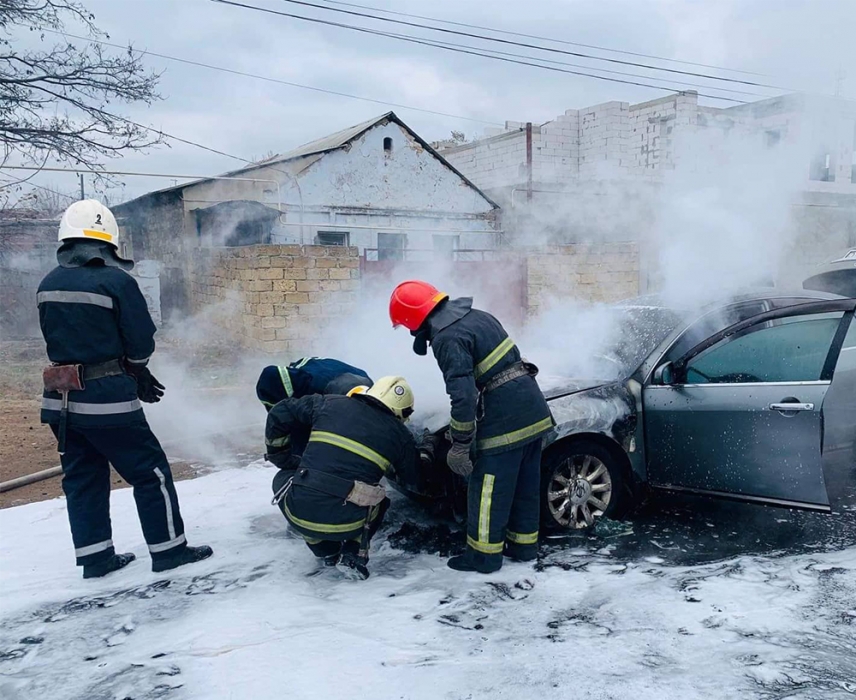 В Николаеве на полном ходу загорелся автомобиль. Видео