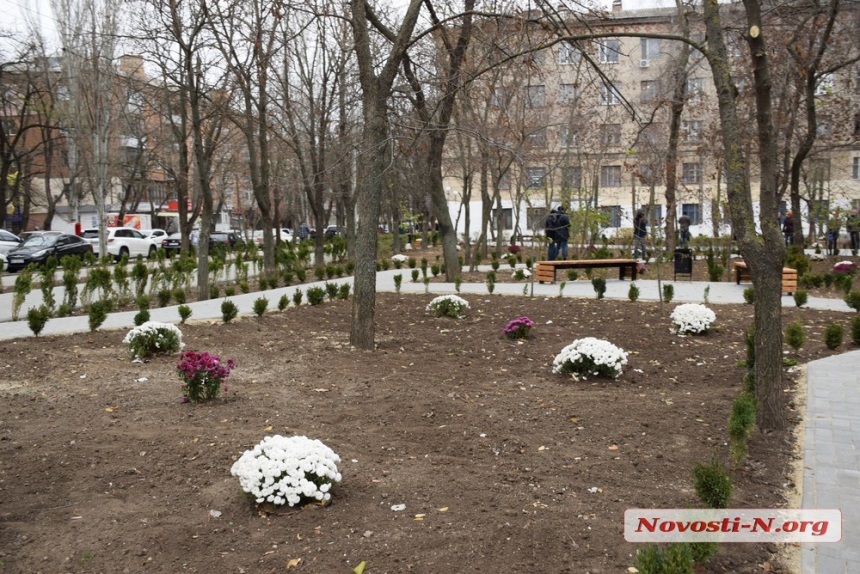 В Николаеве на месте «гнидничка» открыли сквер имени бывшего ректора НУК Александрова