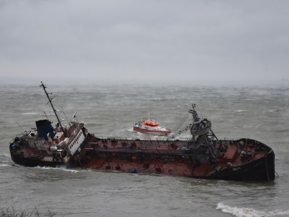 Авария танкера у Одессы: содержание нефтепродуктов в эпицентре превышено в 157 раз