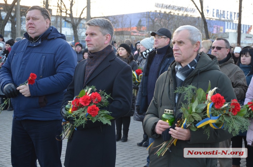 «Погибали, потому что были украинцами»: в Николаеве почтили память жертв голодомора