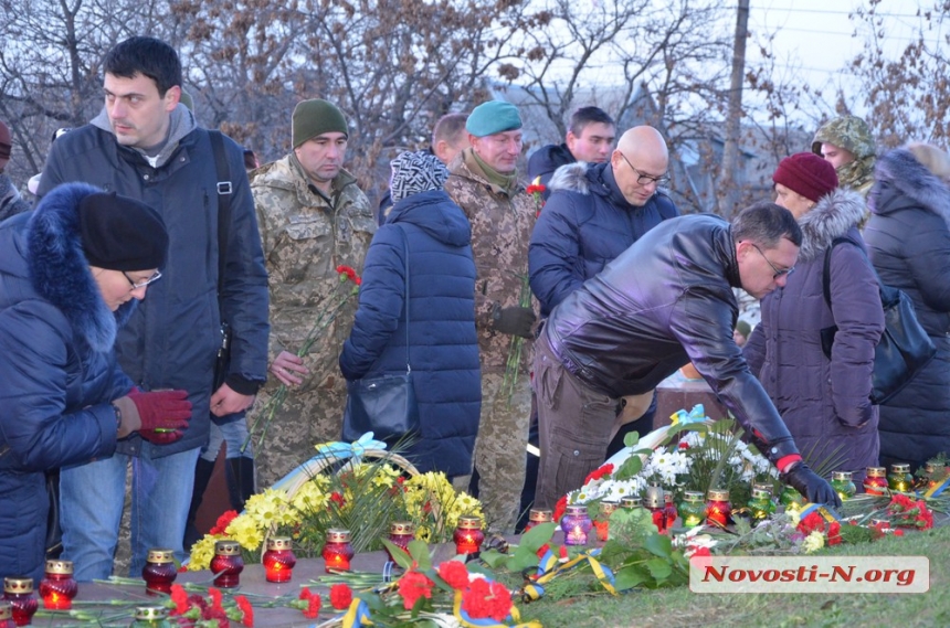 «Погибали, потому что были украинцами»: в Николаеве почтили память жертв голодомора