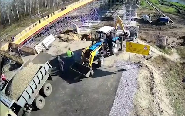 Зеленский показал, как строился мост на Донбассе. ВИДЕО