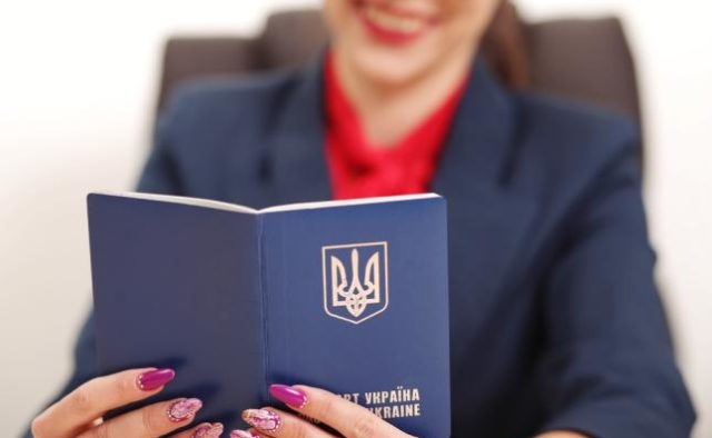 Статистика показала, какие иностранцы активно получают украинское гражданство