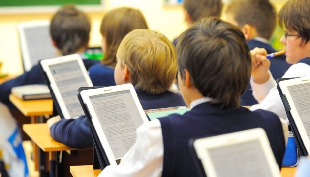 На е-учебниках для школьников николаевские чиновники присвоили 15 миллионов гривен