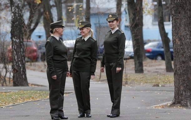 В Украине радикально изменили форму для женщин-военных