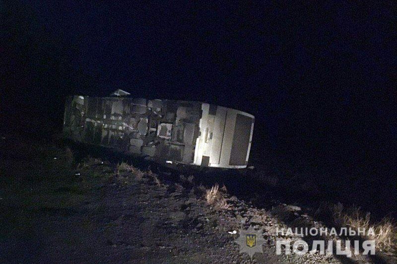 В Донецкой области перевернулся пассажирский автобус