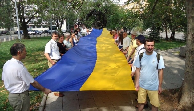 С уверенностью в завтрашний день смотрят 42% украинцев