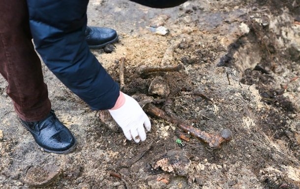 Недалеко от мэрии Энергодара дети в зарослях нашли останки человека