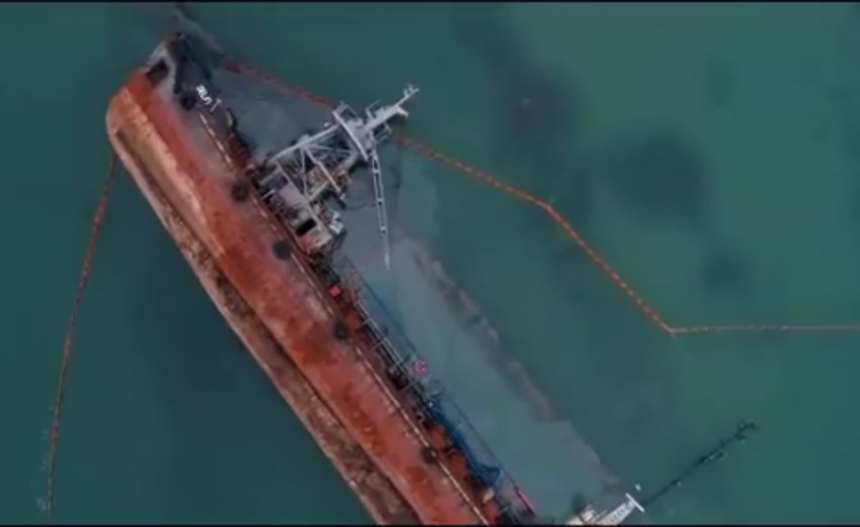 Николаевцы сняли социальный ролик на фоне танкера «Делфи», потерпевшего крушение в Одессе
