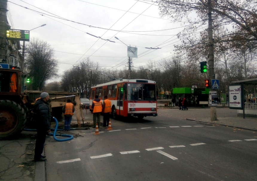 В Николаеве закрыто движение троллейбусов по ул. Большой Морской