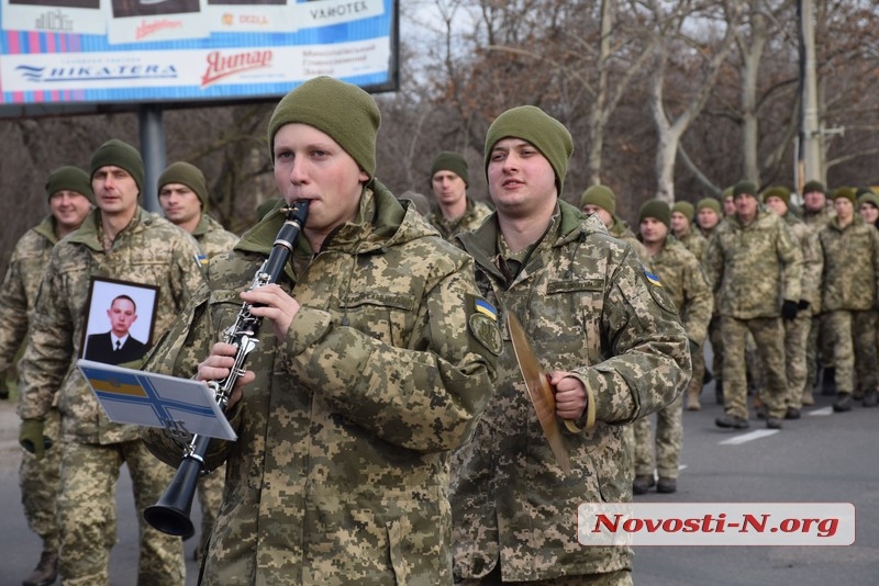 В Николаеве прибывших с Донбасса военнослужащих встречали без представителей власти. ФОТО, ВИДЕО