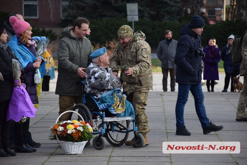 В Николаеве прибывших с Донбасса военнослужащих встречали без представителей власти. ФОТО, ВИДЕО